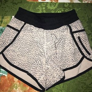 Lululemon tracker shorts size 6